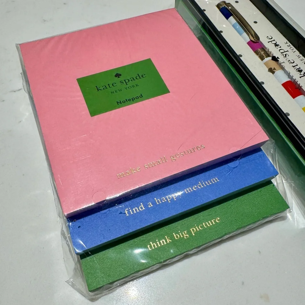 Kate Spade Pink & Blue Notepad Set of 3 & Candy Striped Ballpoint Ink Pen NWT - Picture 3 of 5